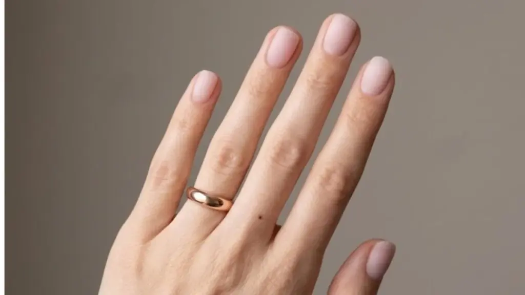 Blurred Nails: Der eleganteste minimale Nagel-Trend für weiche, cleane Looks 2026